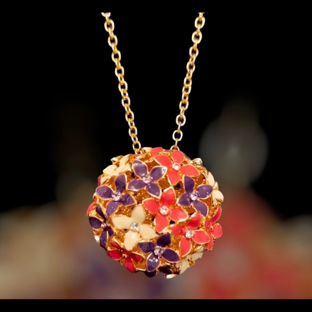 BRAND NEW! Beautiful Enamel Floral Necklace